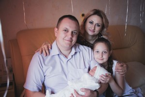 9-semejnye-foto-s-detmi-fotograf-na-vypisku-iz-roddoma